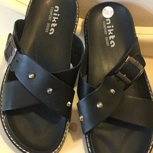 Nikta comfort sandal size 10.5